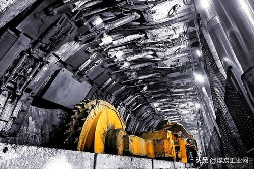 6.55萬噸 神東8.8米超大采高智能工作面再創(chuàng)單日采煤歷史新紀(jì)錄